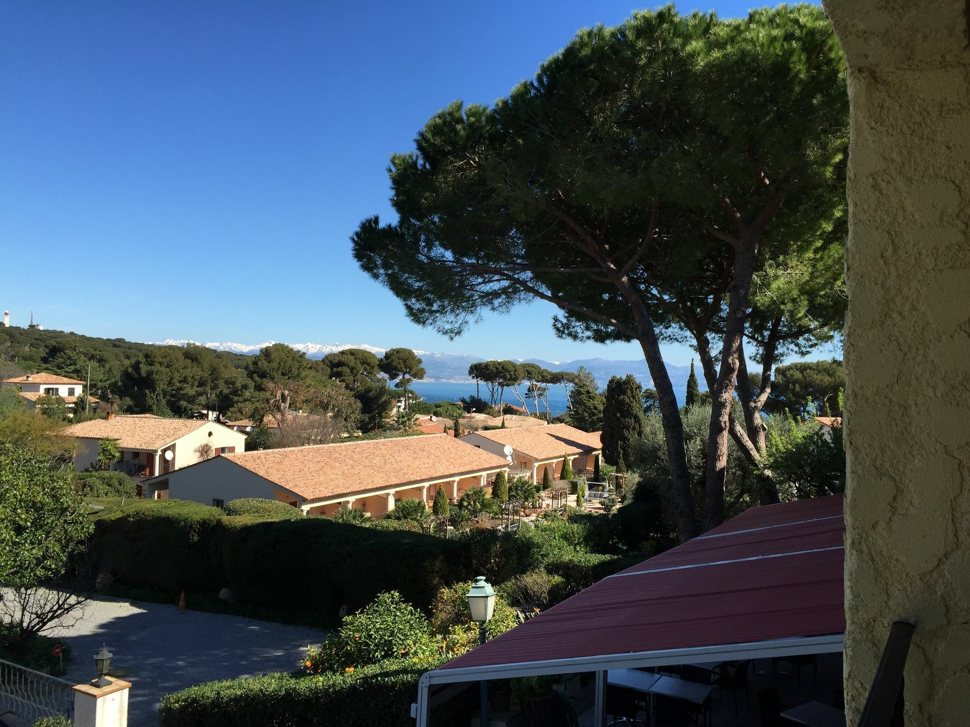 Castel Garoupe Hotel Antibes Exterior photo